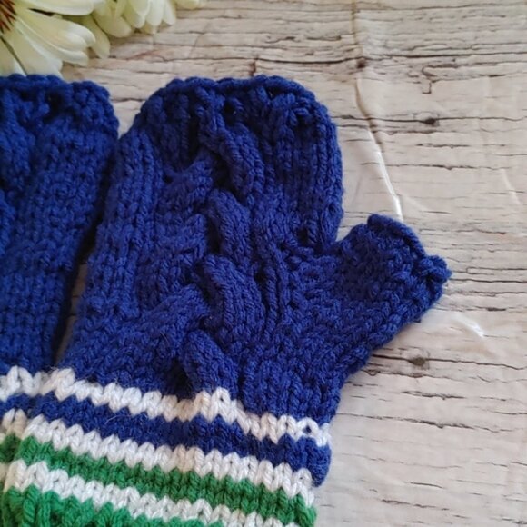 Hand-Knit Blue and Green Fingerless Mittens Vancouver Canucks Seattle Seahawks - Picture 3 of 7